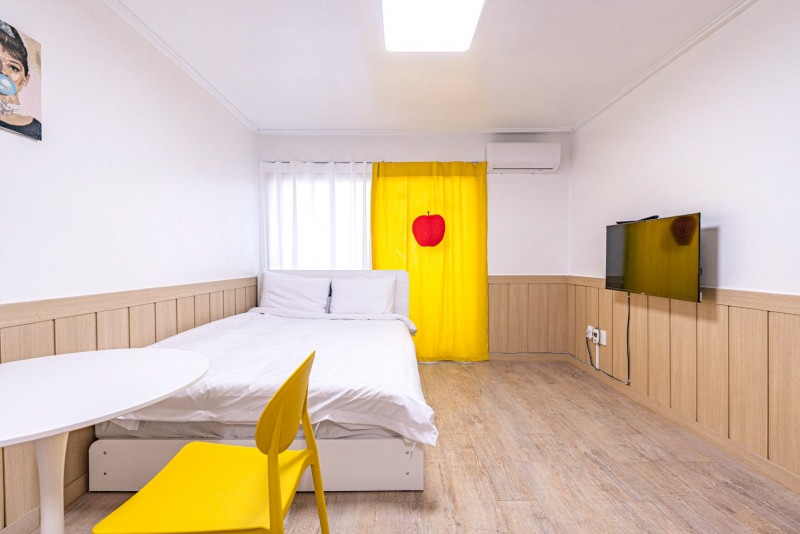 room detail thumbnail 1