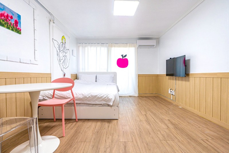 room detail thumbnail 2