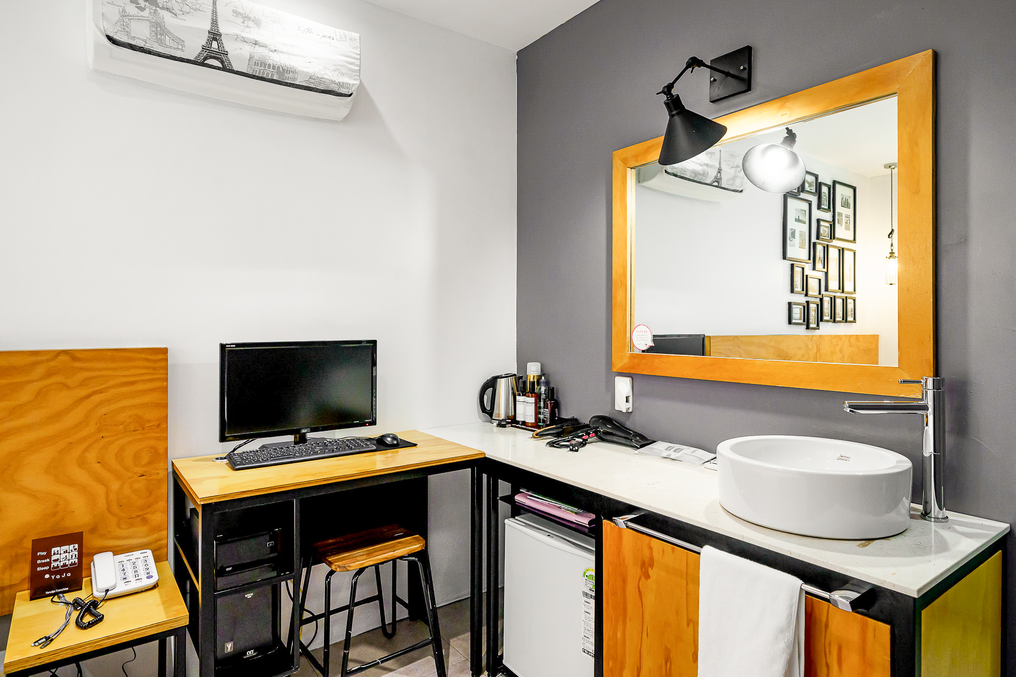 room detail thumbnail 1