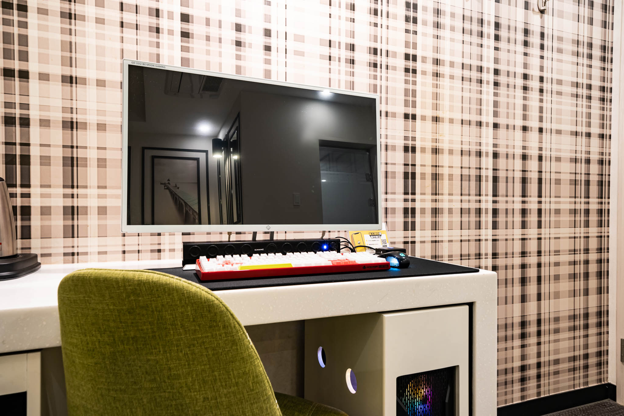 room detail thumbnail 2