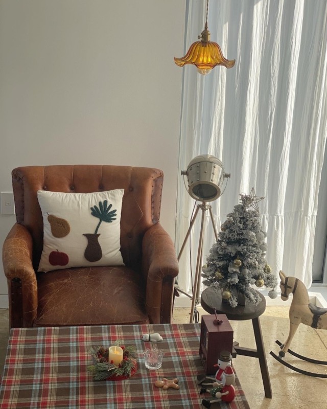 room detail thumbnail 2