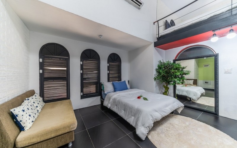 room detail thumbnail 2