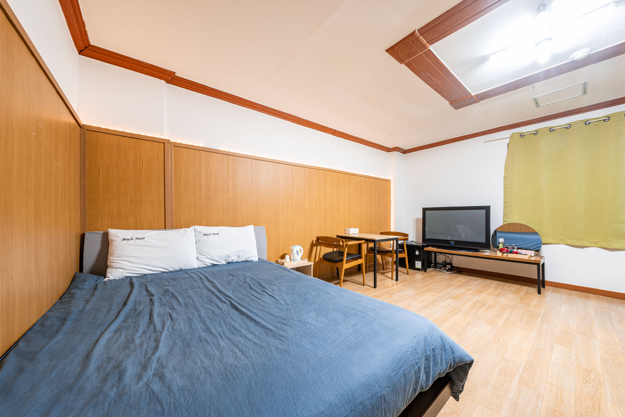 room detail thumbnail 2