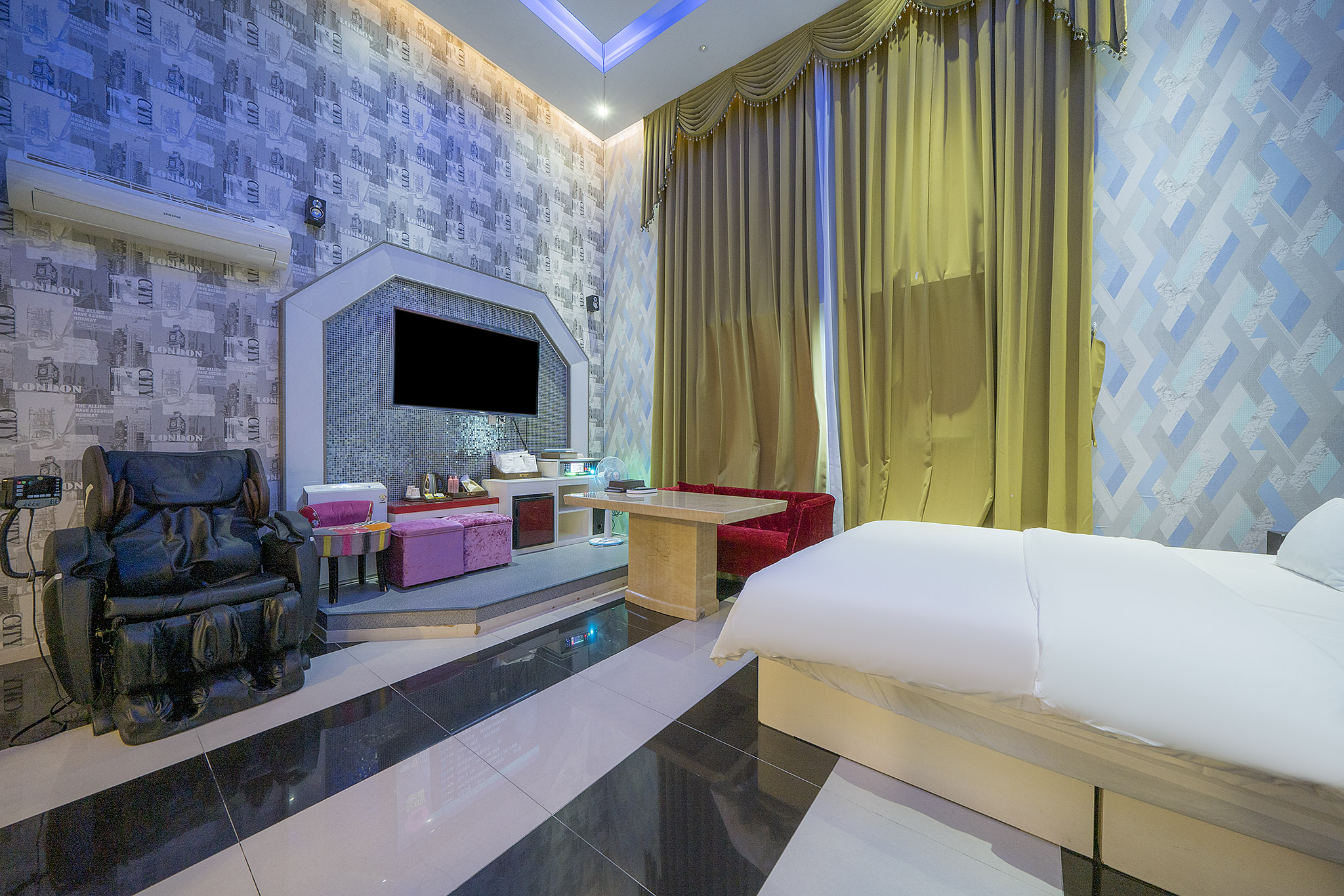 room detail thumbnail 2