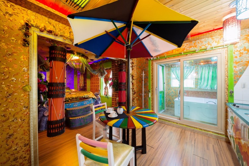 room detail thumbnail 2