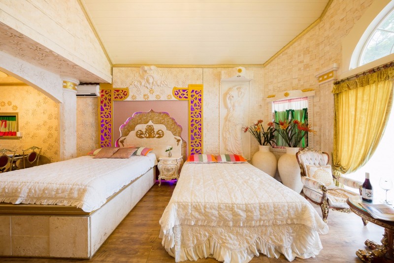 room detail thumbnail 1