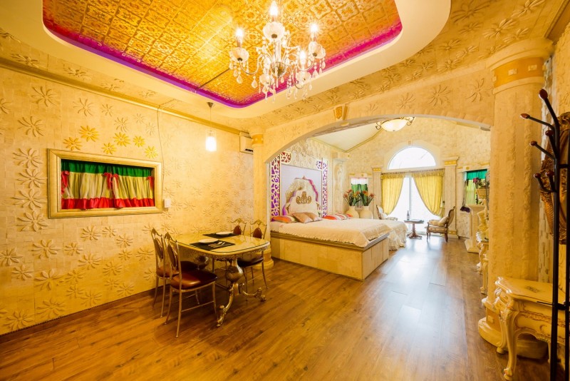 room detail thumbnail 2