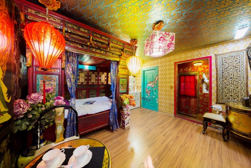 room detail thumbnail 2