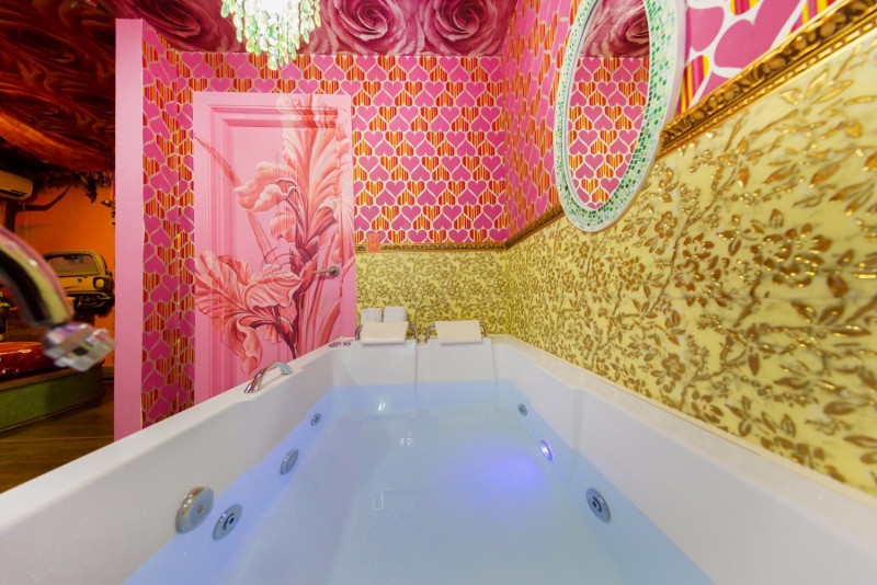 room detail thumbnail 2