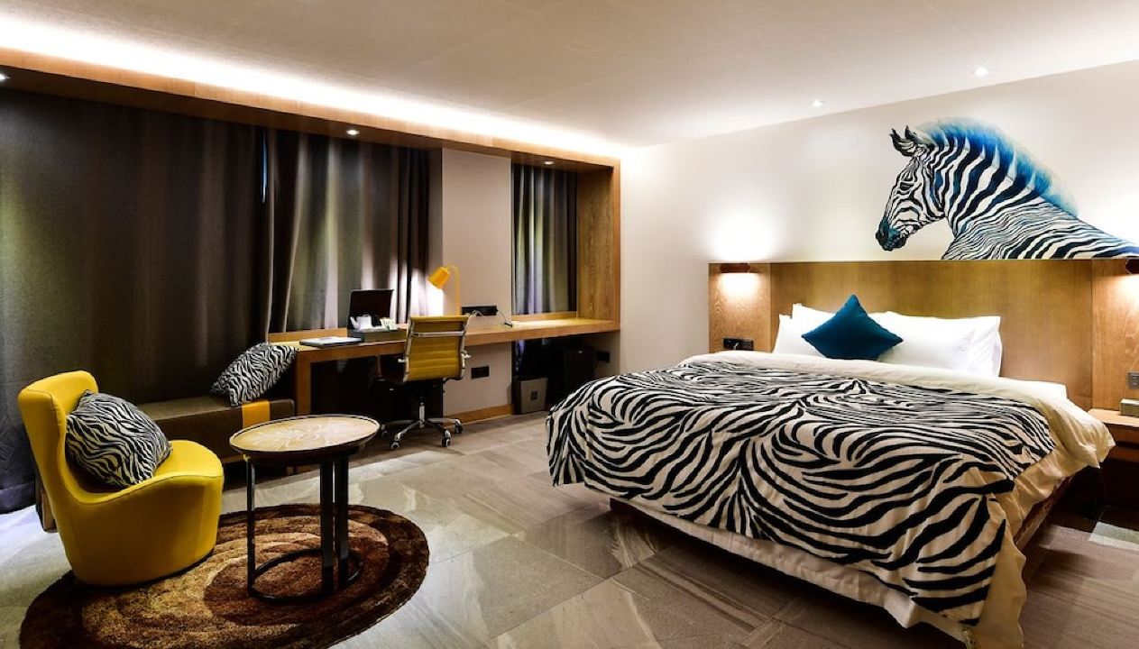 room detail thumbnail 2