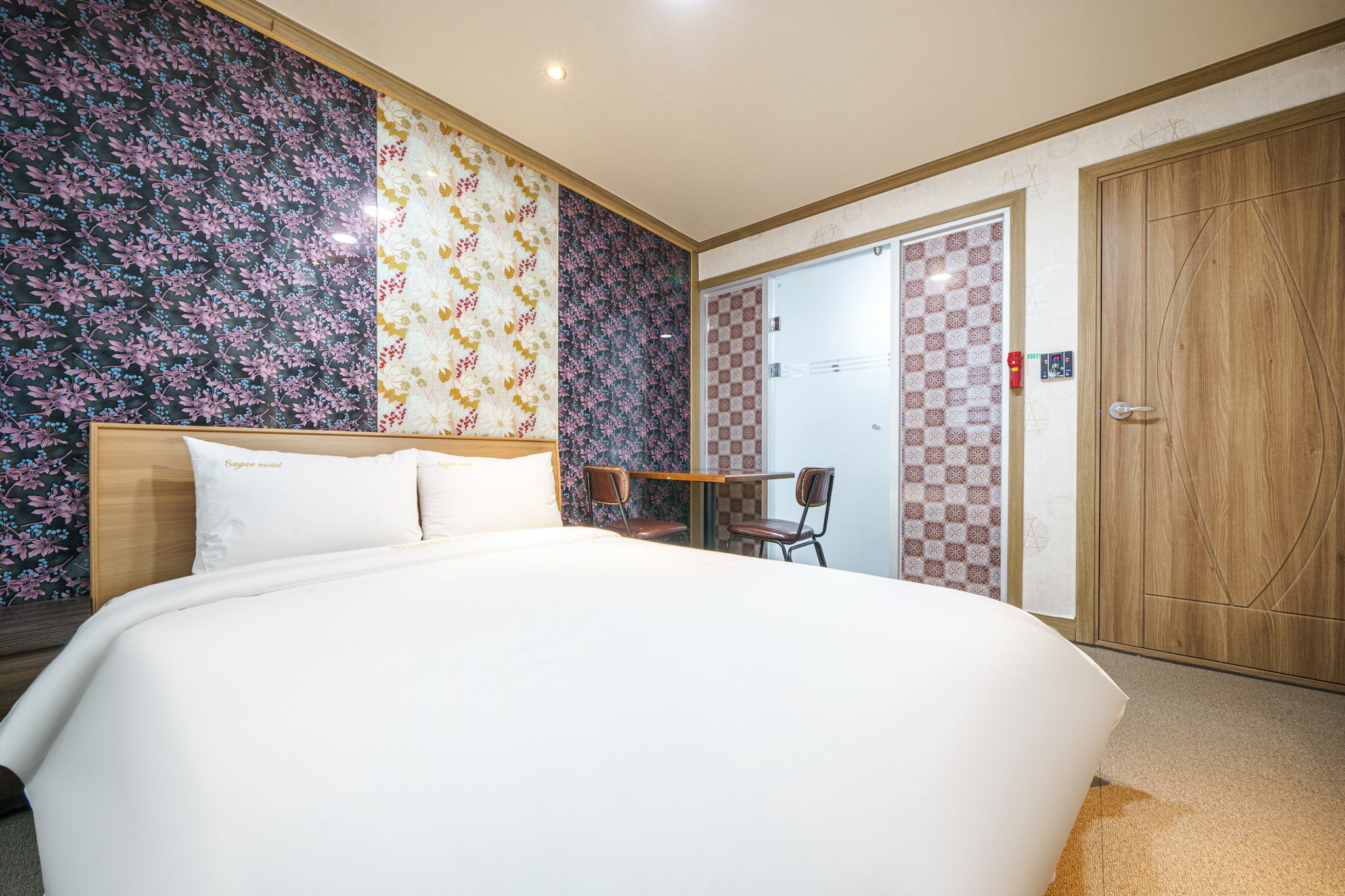 room detail thumbnail 2