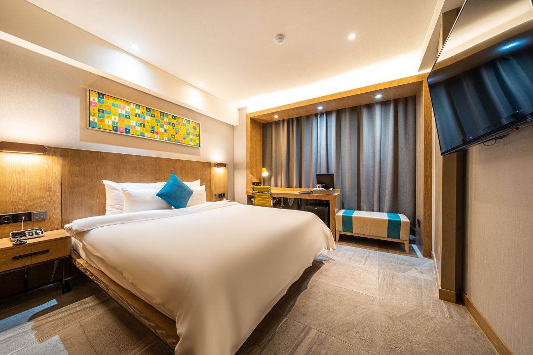 room detail thumbnail 1