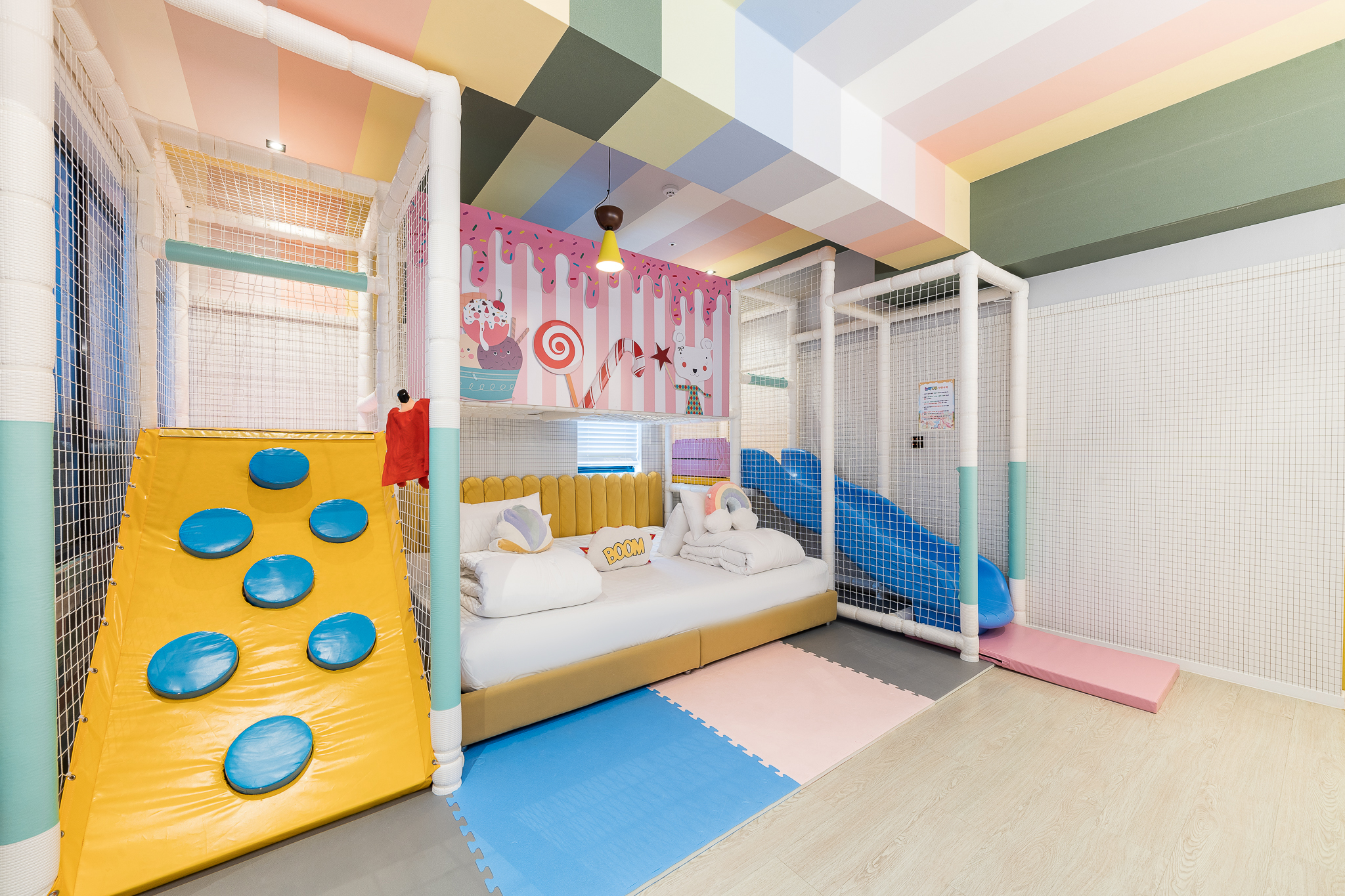 room detail thumbnail 2