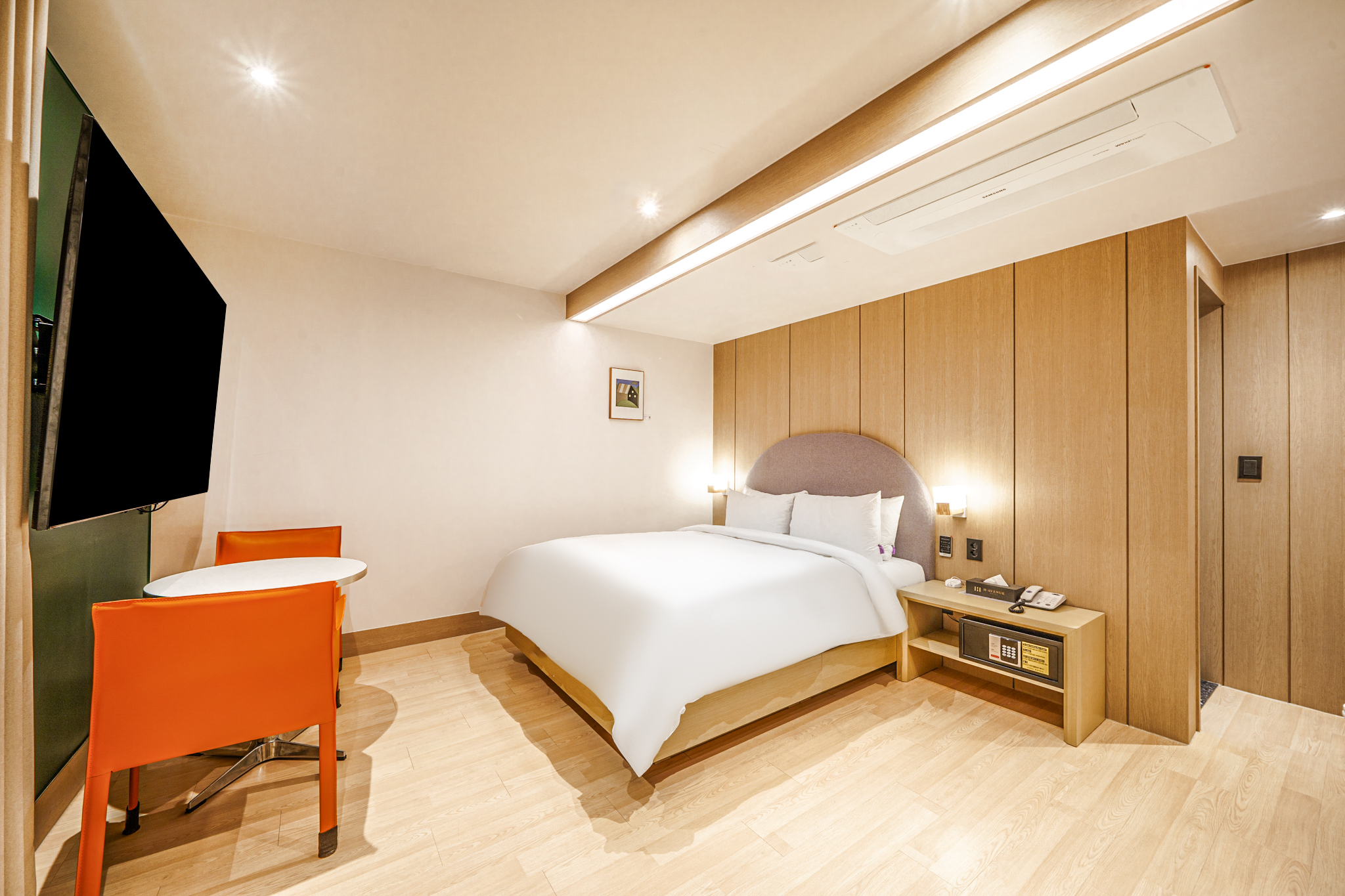 room detail thumbnail 0