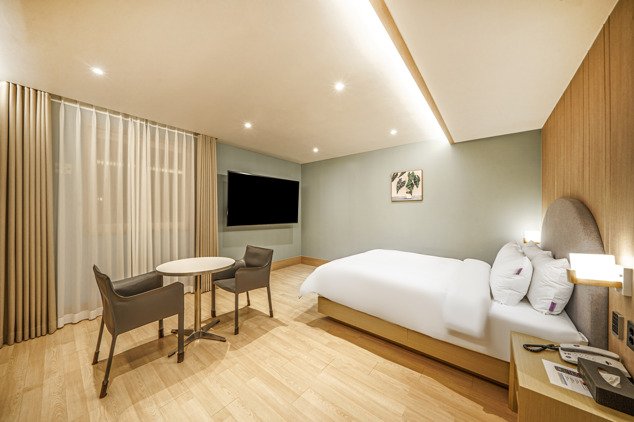 room detail thumbnail 1
