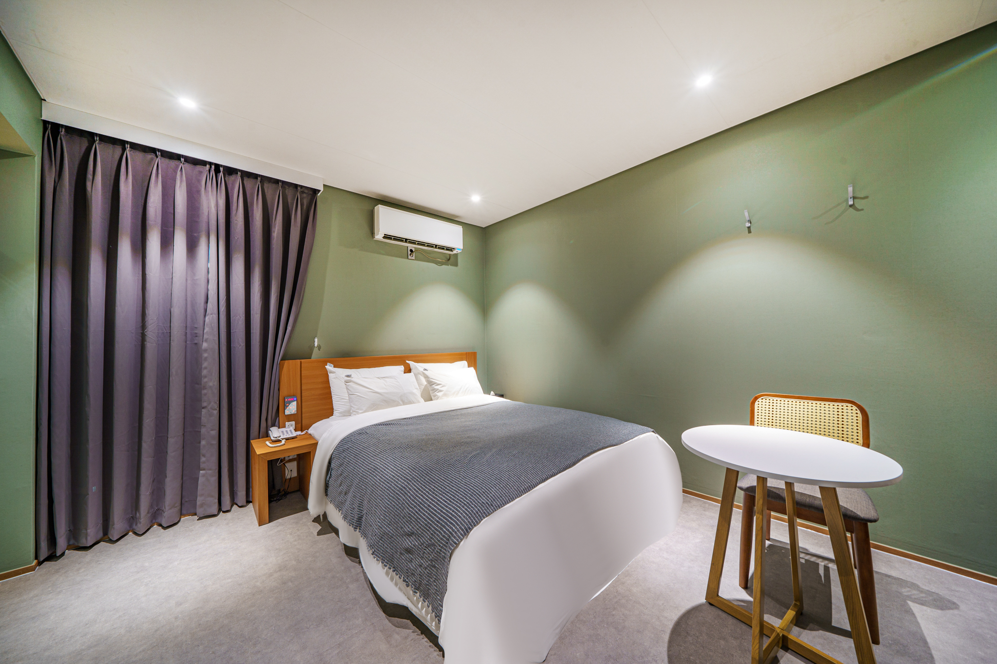 room detail thumbnail 0