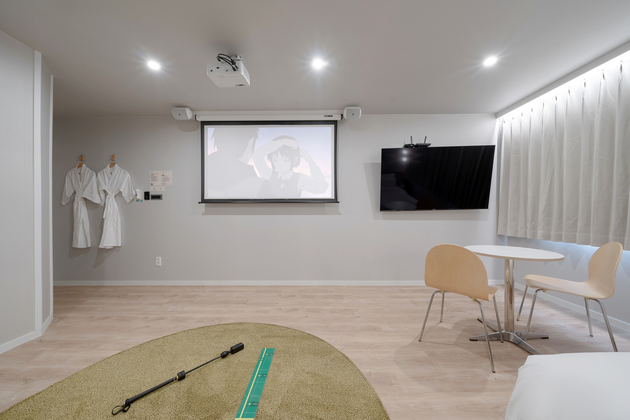 room detail thumbnail 2