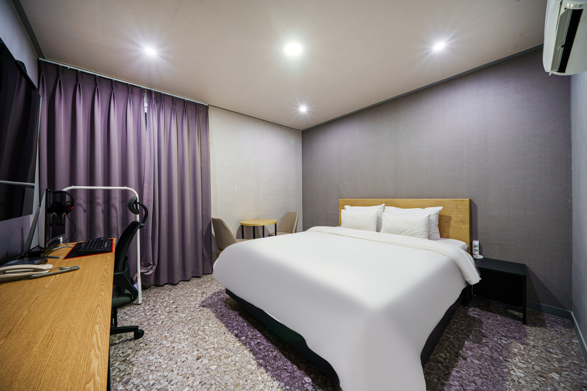 room detail thumbnail 0