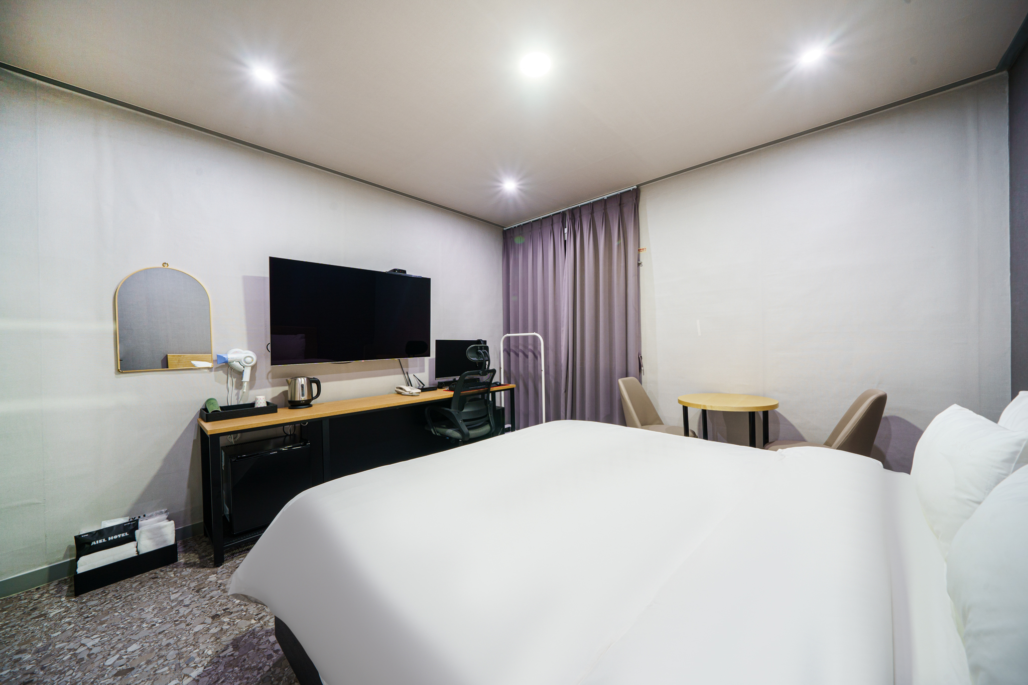 room detail thumbnail 2