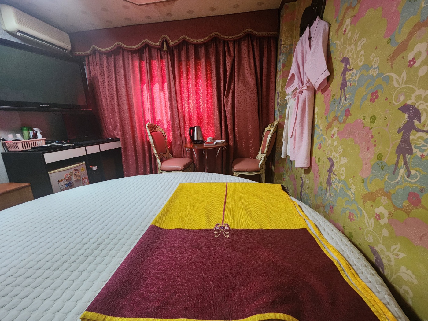 room detail thumbnail 1