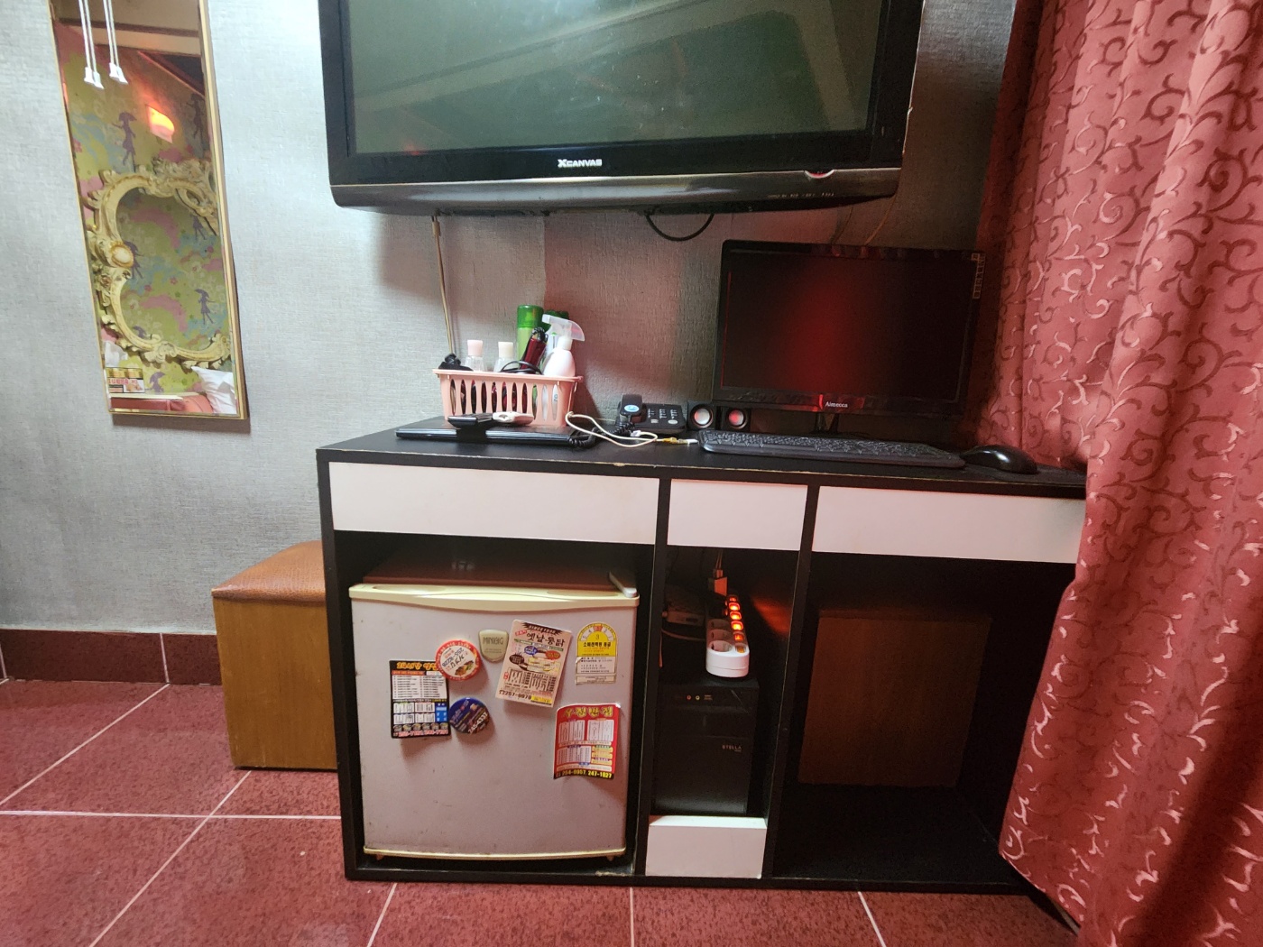 room detail thumbnail 2