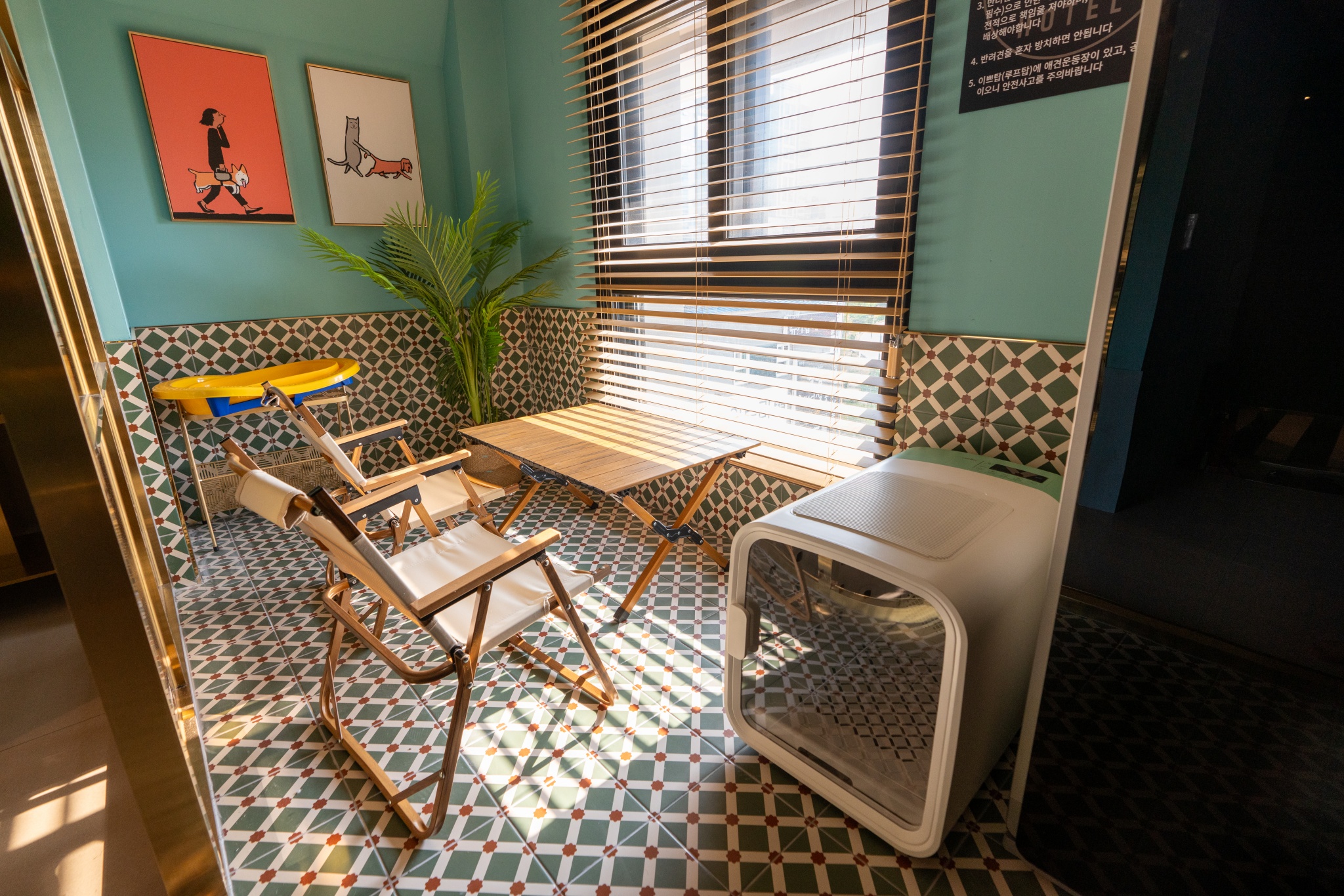 room detail thumbnail 1