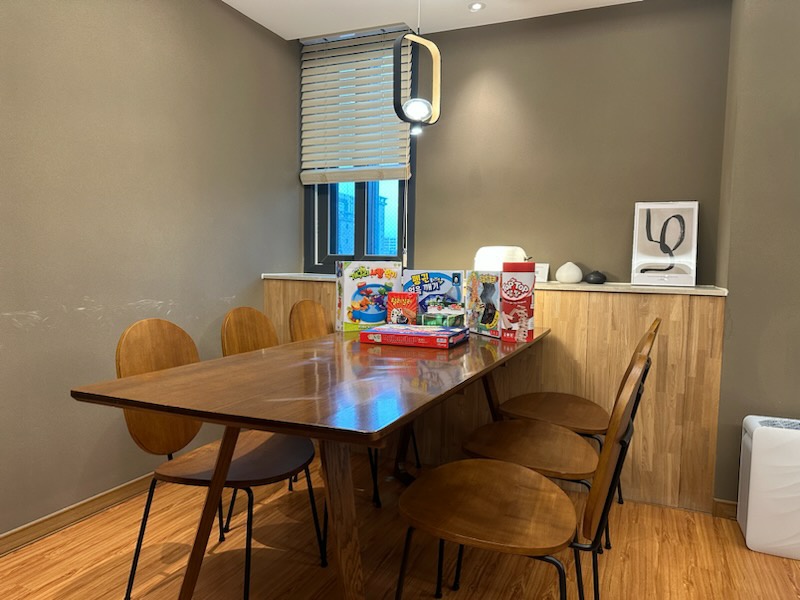 room detail thumbnail 2