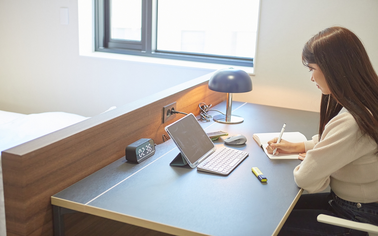 room detail thumbnail 2