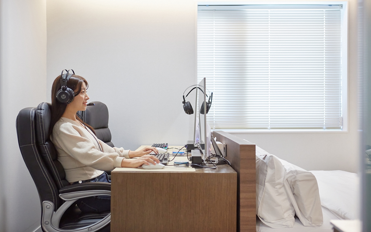 room detail thumbnail 2