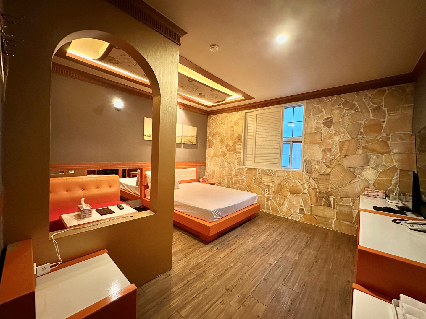 room detail thumbnail 1