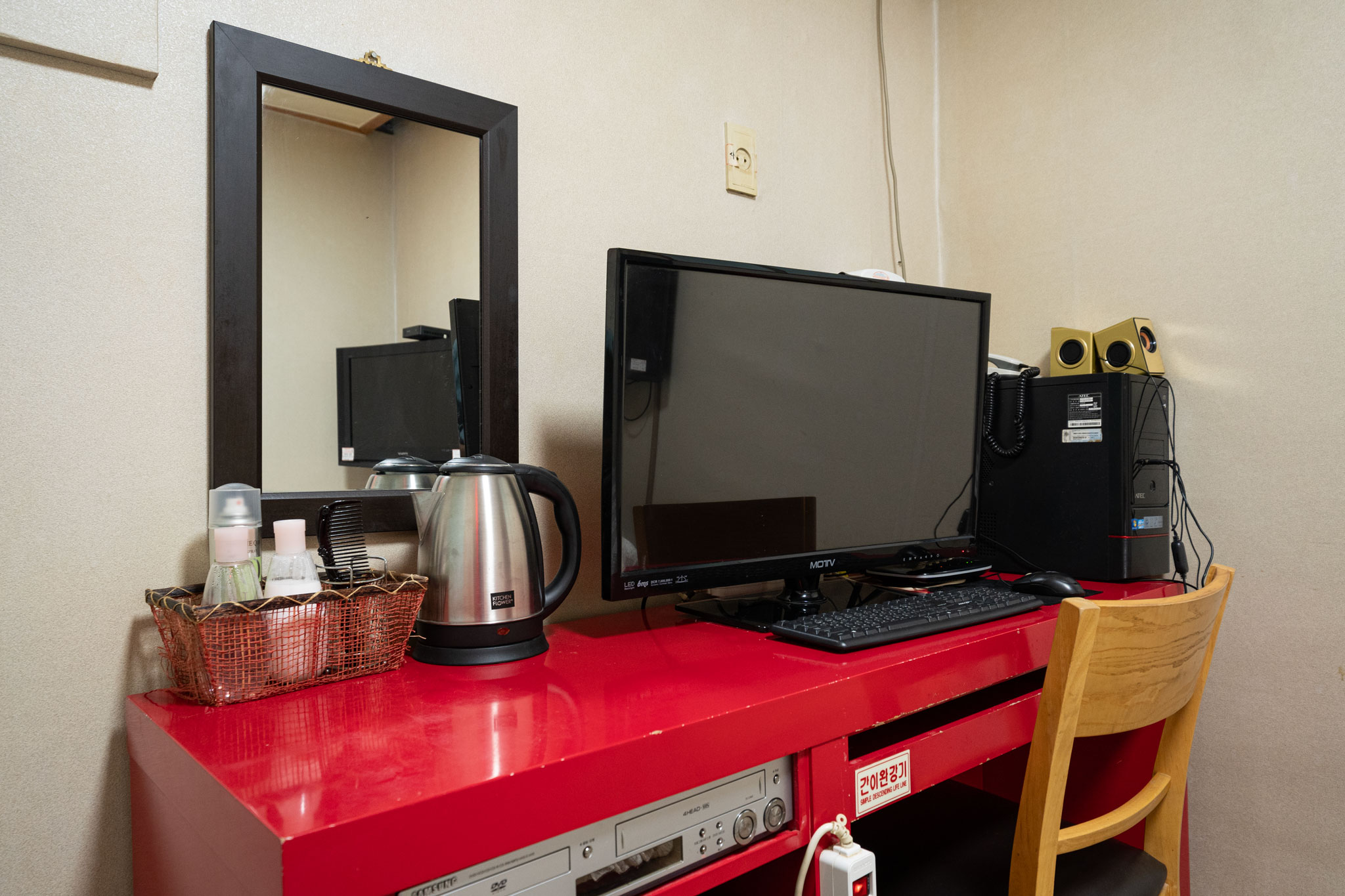 room detail thumbnail 2