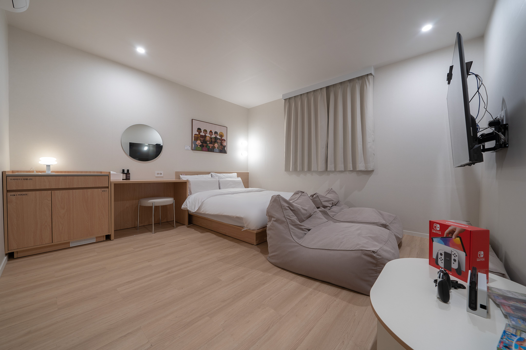 room detail thumbnail 2