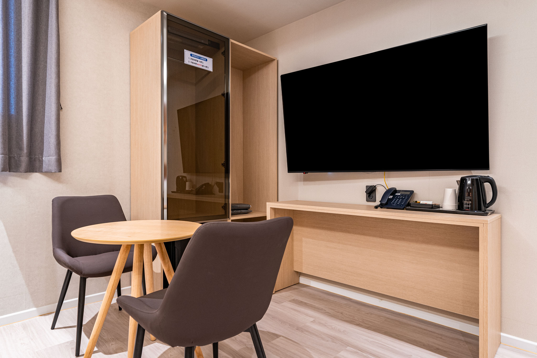 room detail thumbnail 1