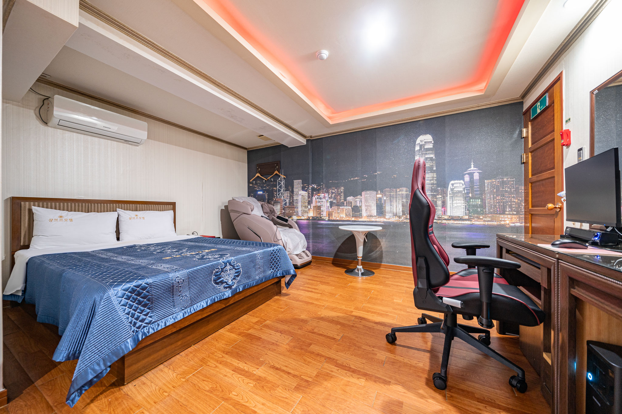 room detail thumbnail 1