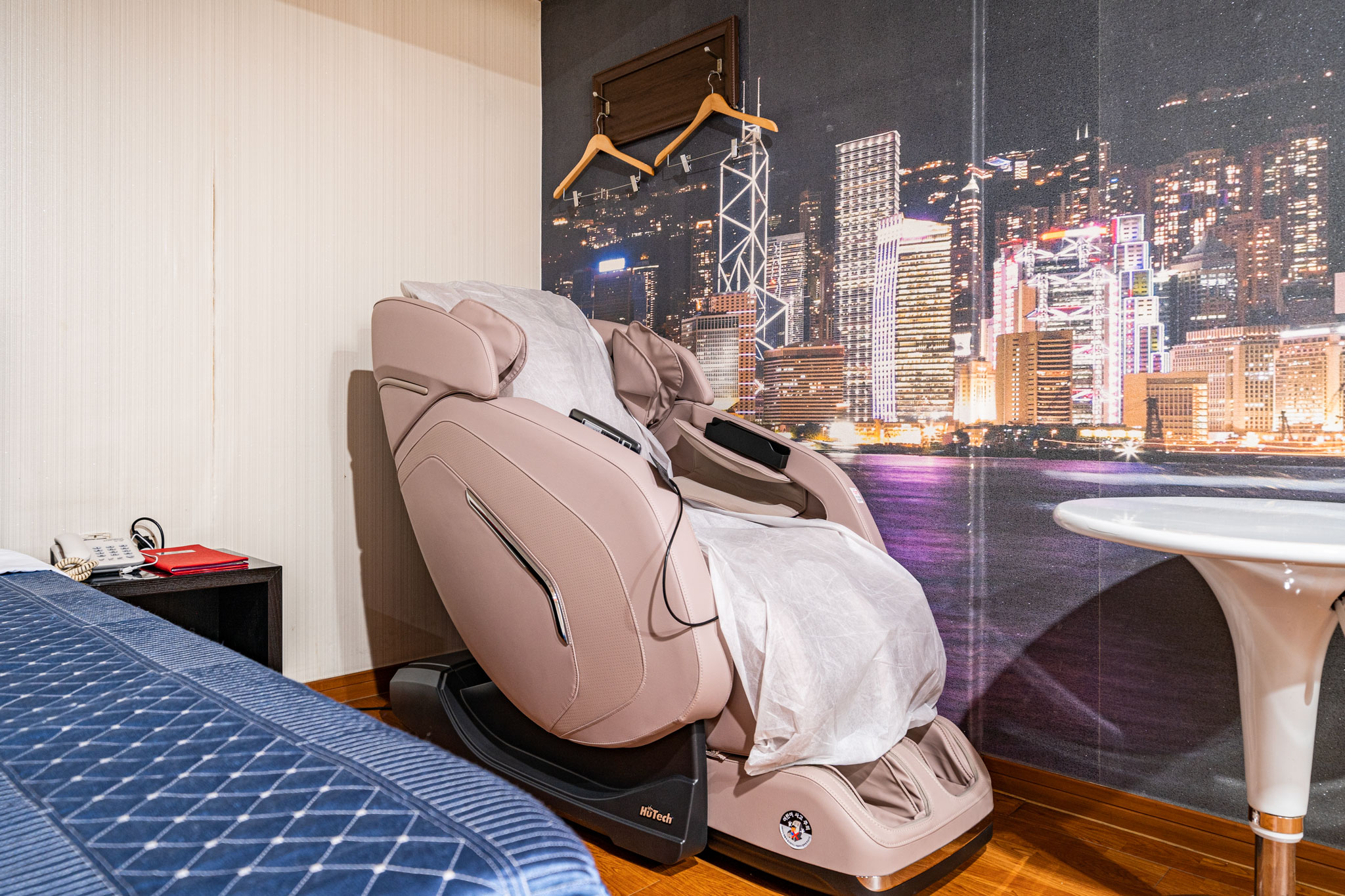 room detail thumbnail 2