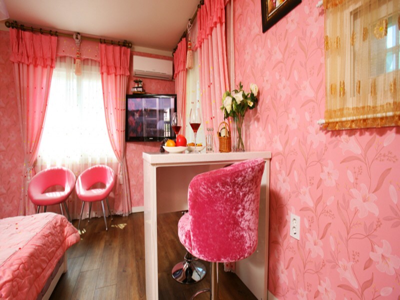 room detail thumbnail 2