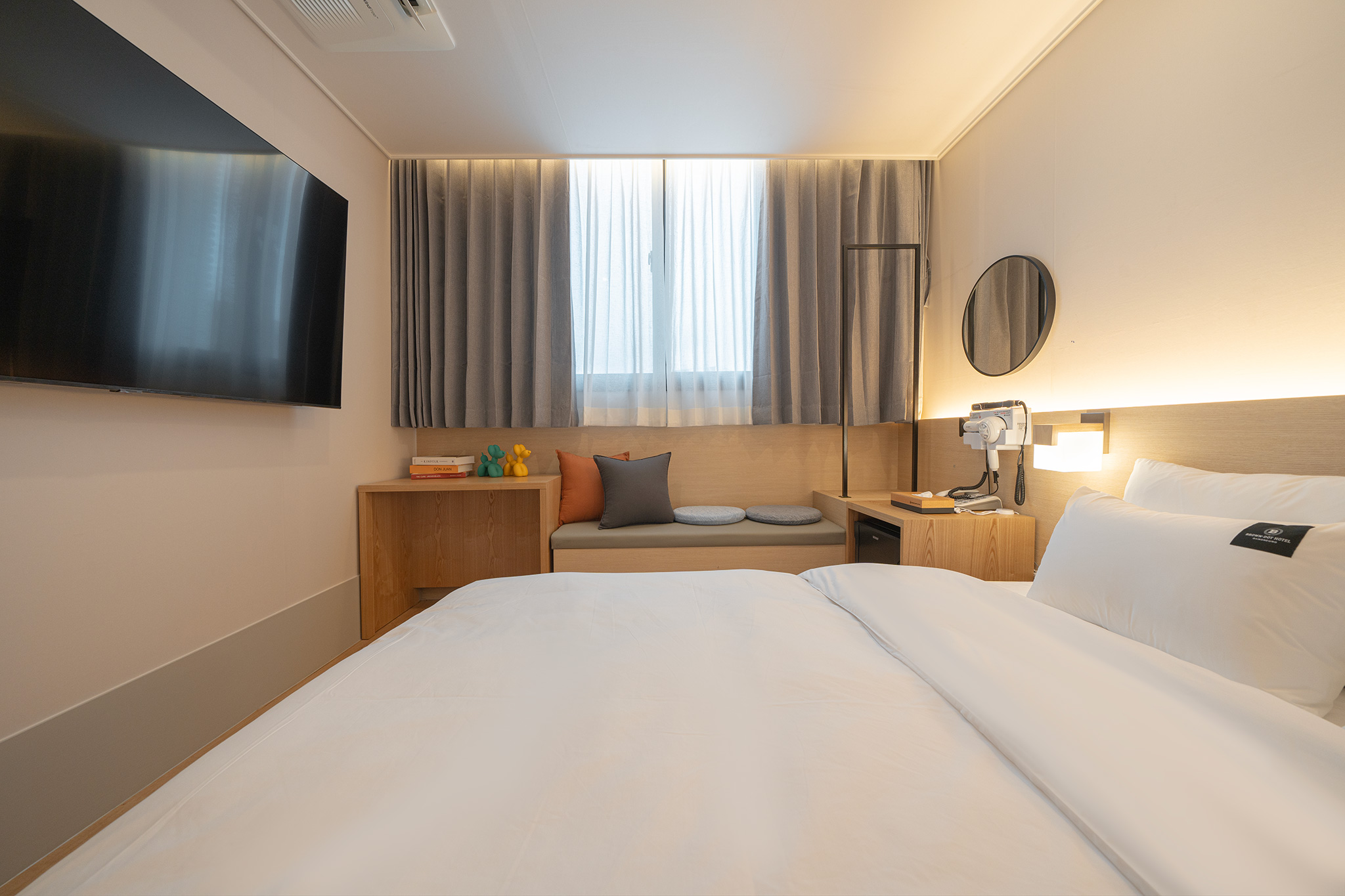 room detail thumbnail 2