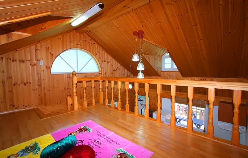 room detail thumbnail 2