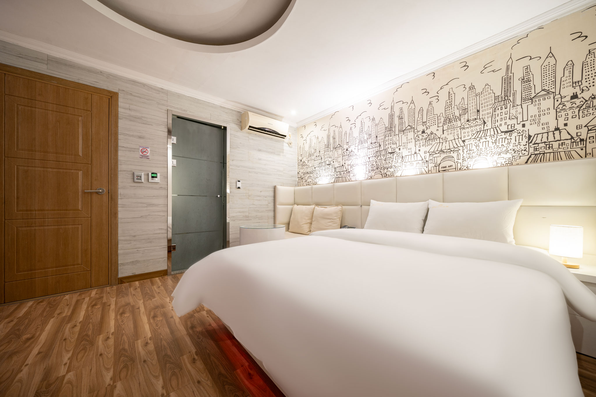 room detail thumbnail 1