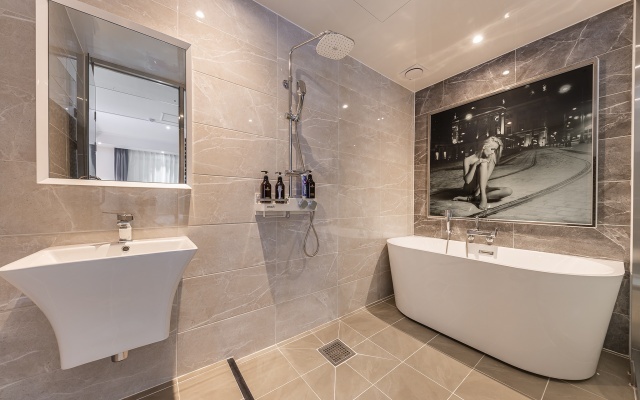 room detail thumbnail 1