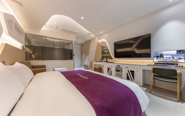 room detail thumbnail 2