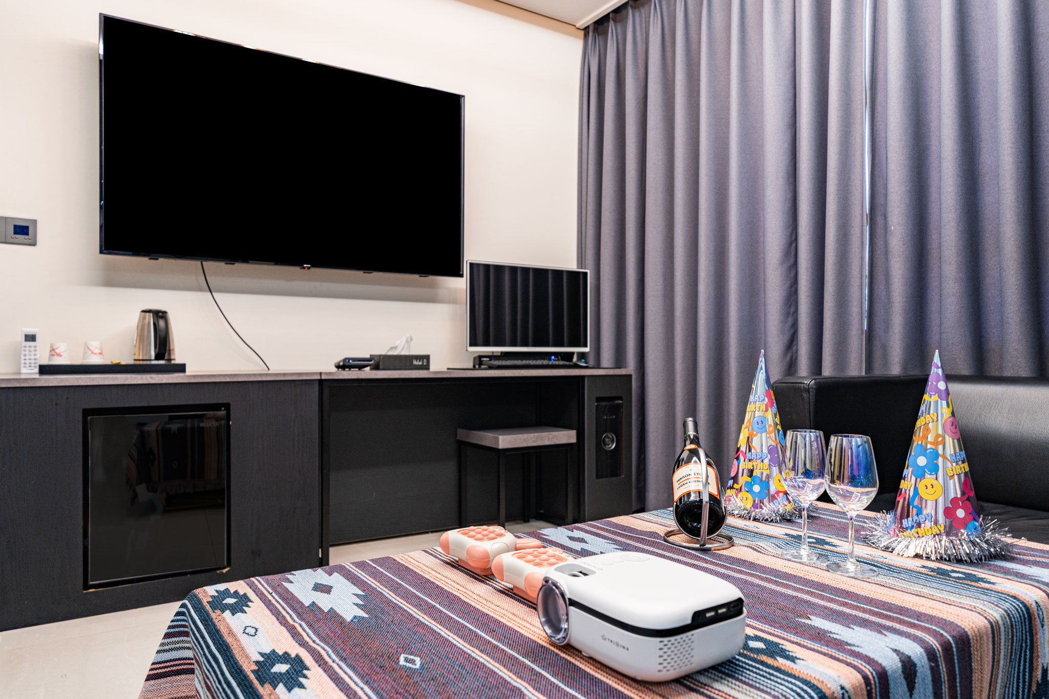 room detail thumbnail 2