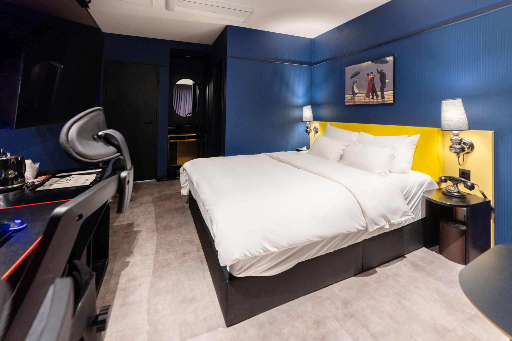 room detail thumbnail 2