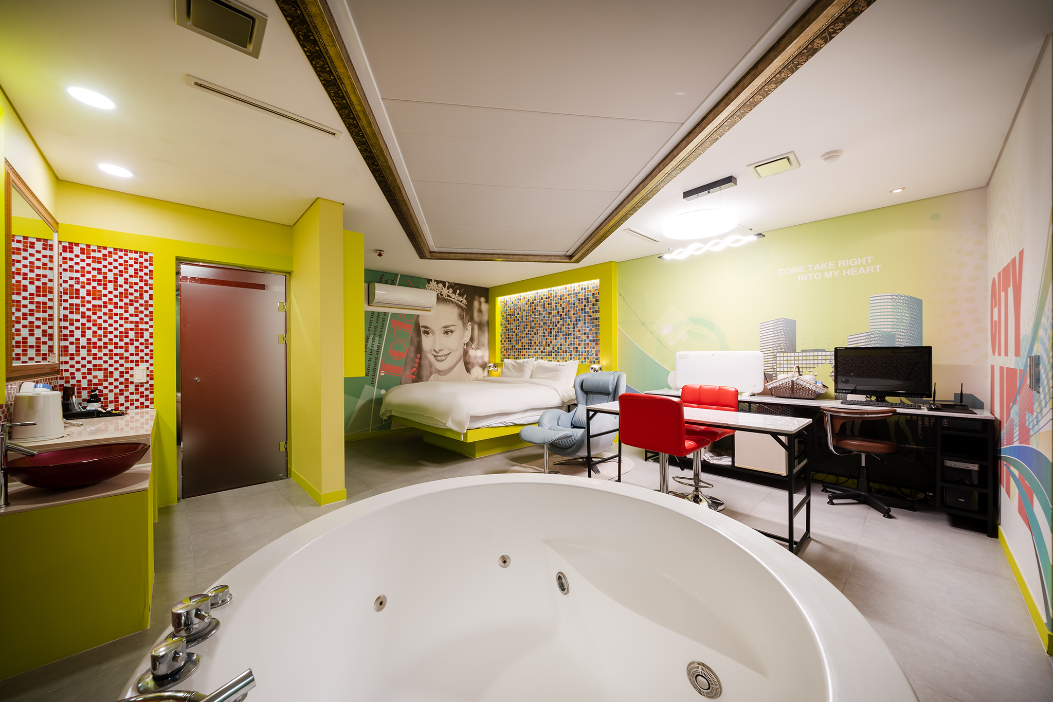 room detail thumbnail 1