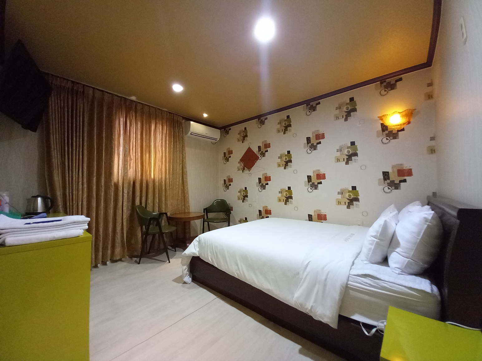 room detail thumbnail 0