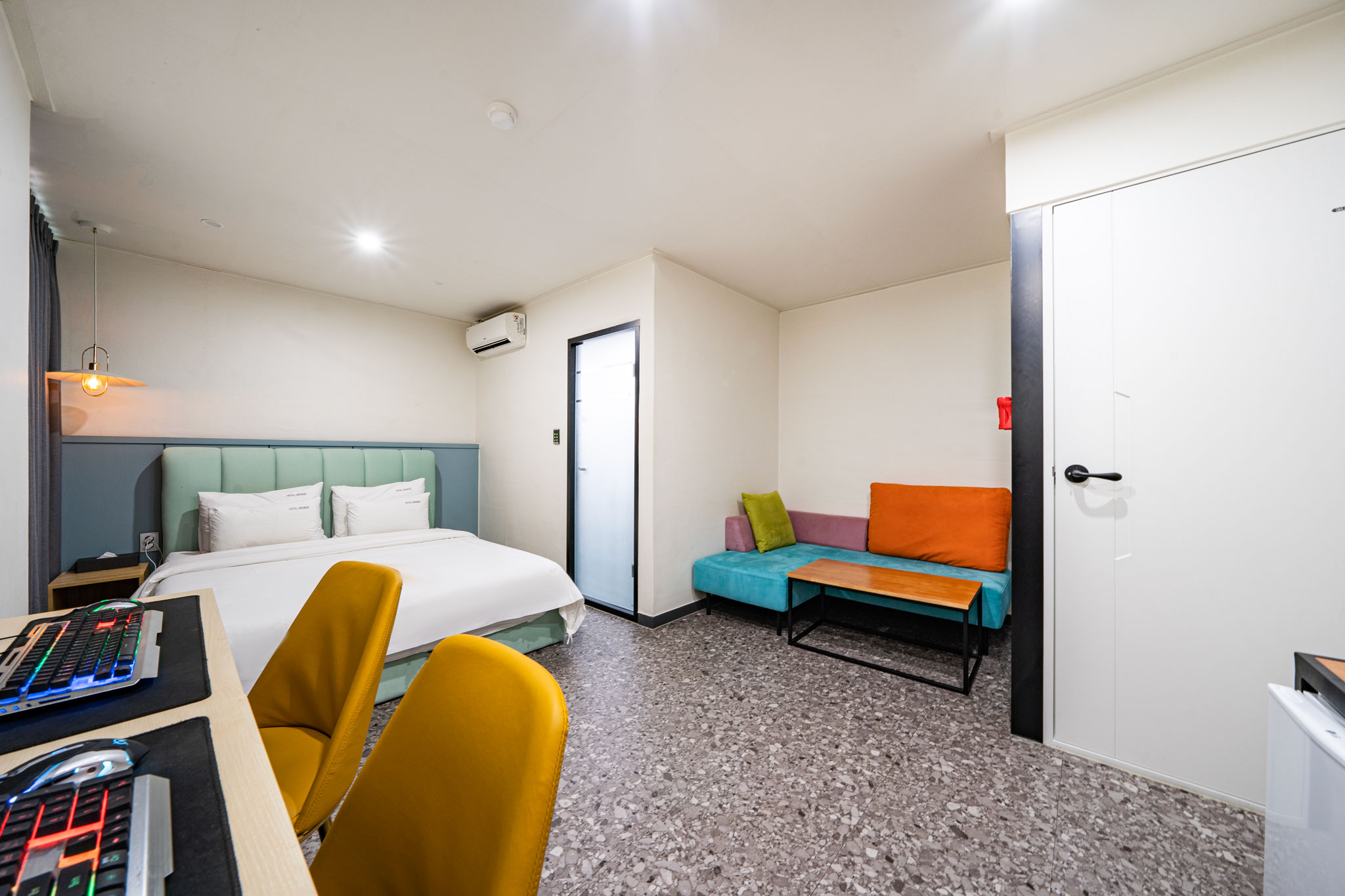 room detail thumbnail 1