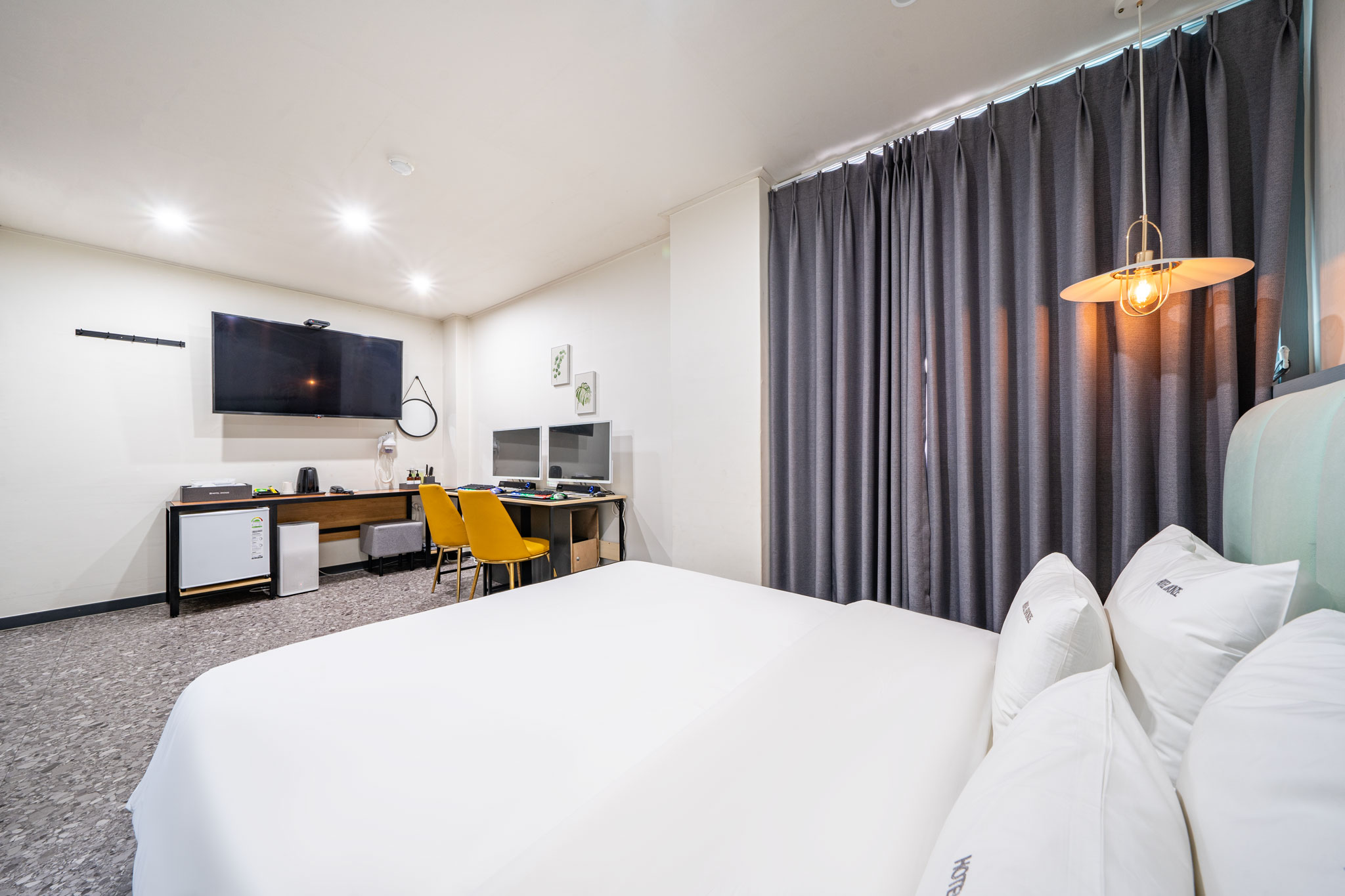 room detail thumbnail 2