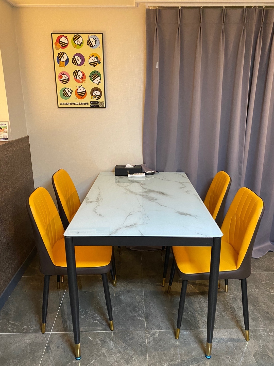 room detail thumbnail 1