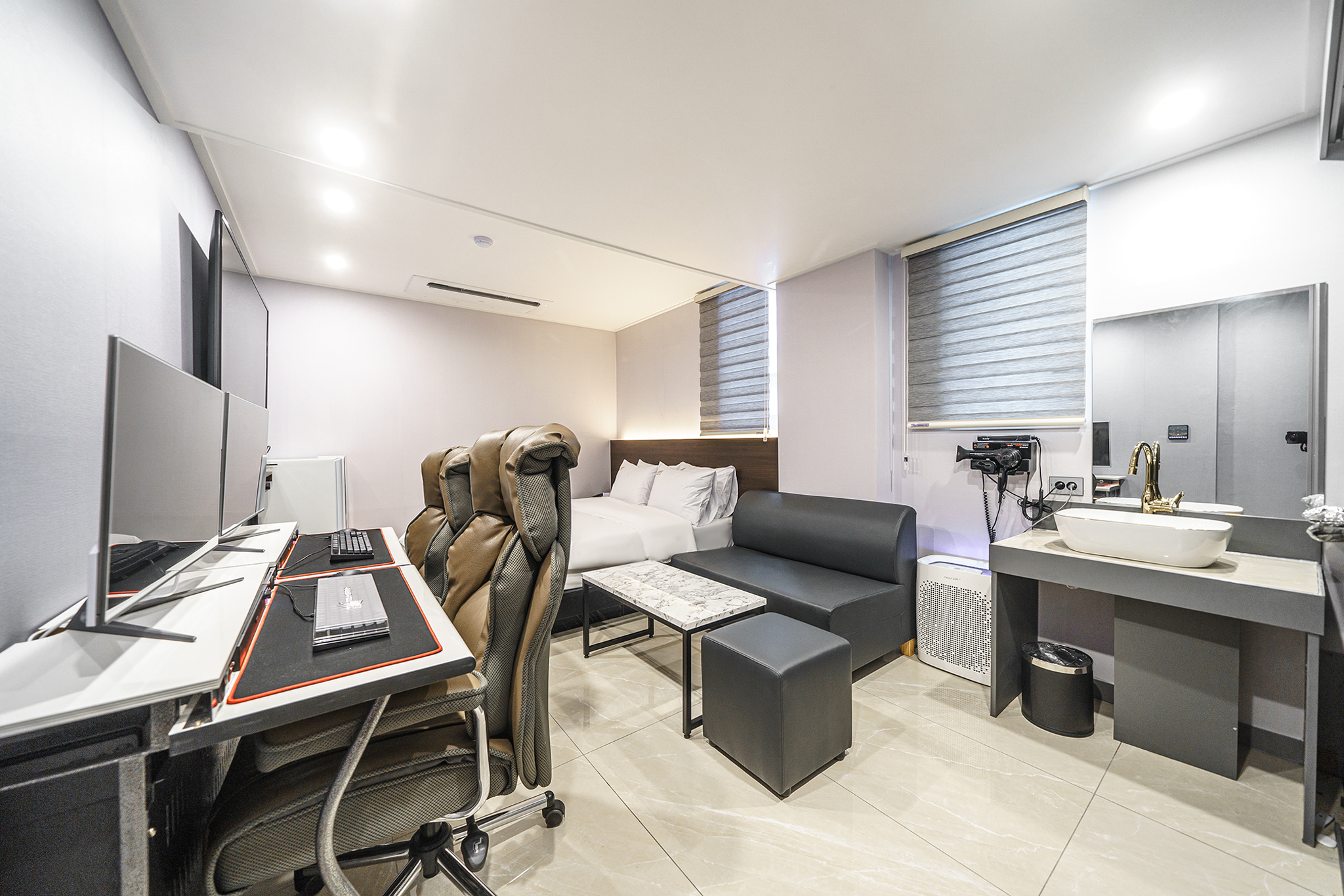 room detail thumbnail 1