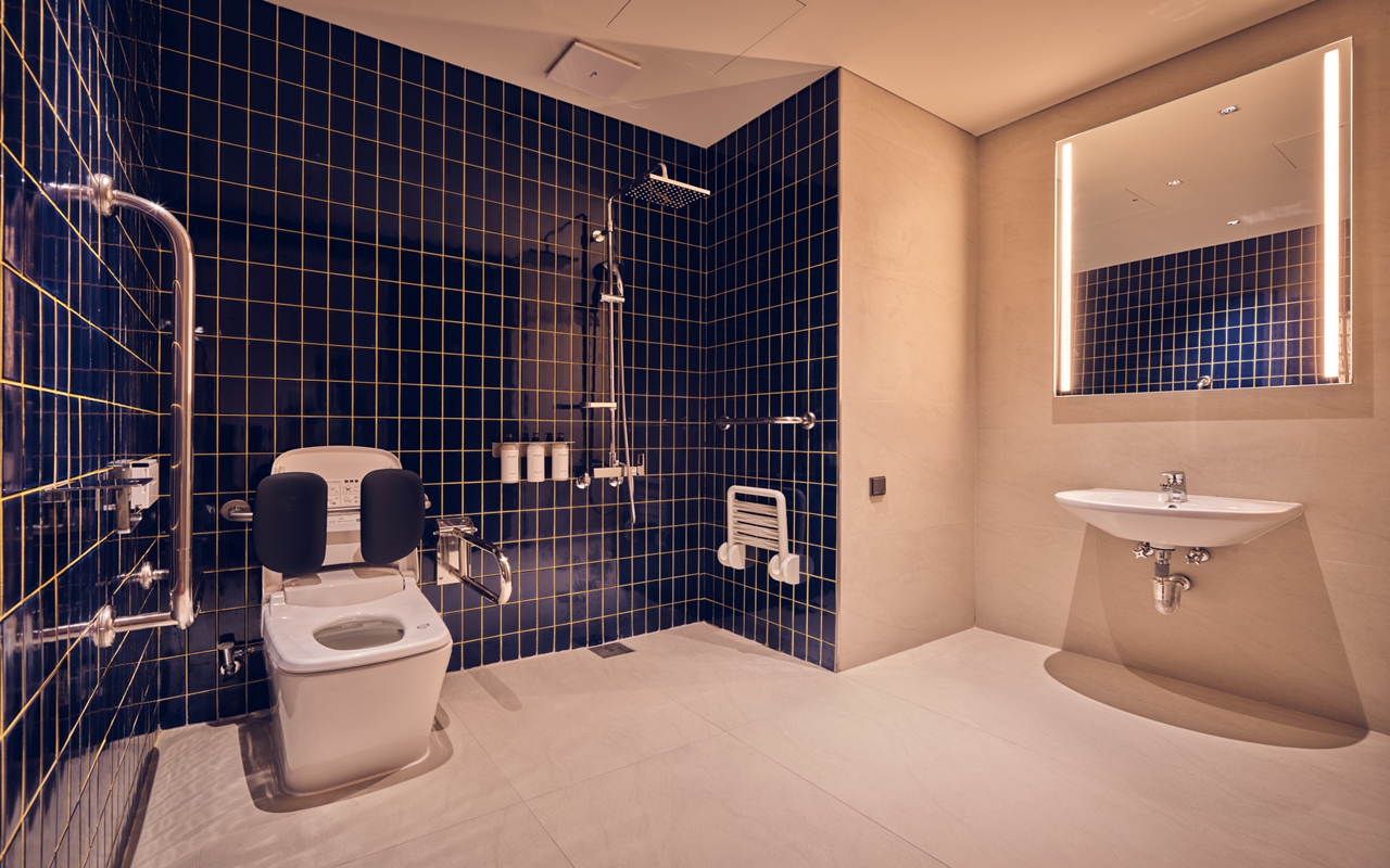 room detail thumbnail 2